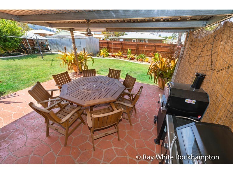 104 Stenlake Avenue, Kawana QLD 4701