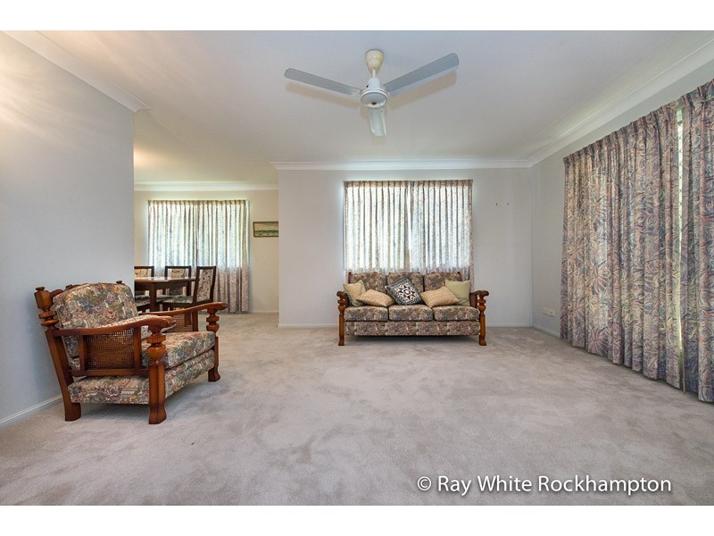 13 Stenlake Avenue, Kawana QLD 4701