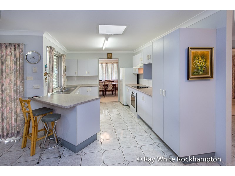 13 Stenlake Avenue, Kawana QLD 4701
