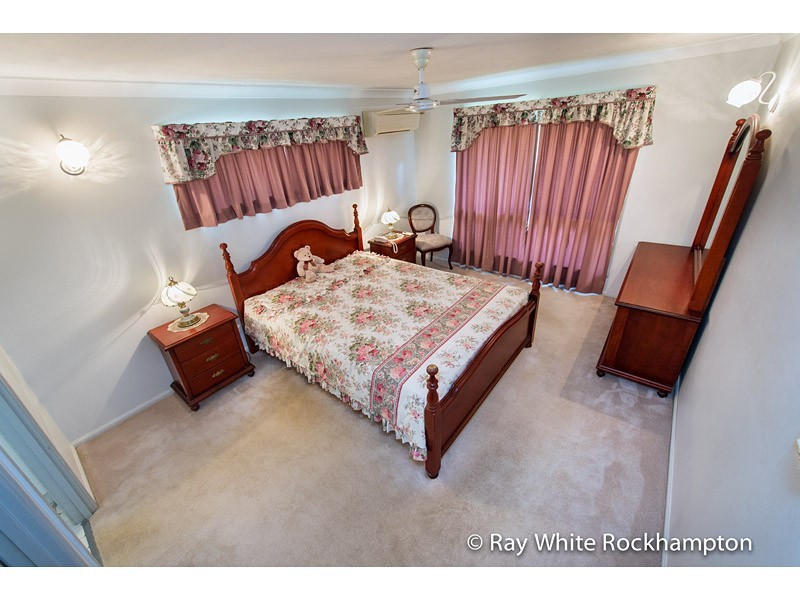 13 Stenlake Avenue, Kawana QLD 4701