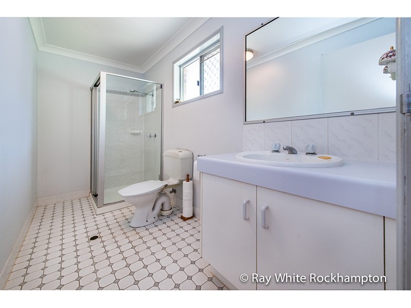 13 Stenlake Avenue, Kawana QLD 4701