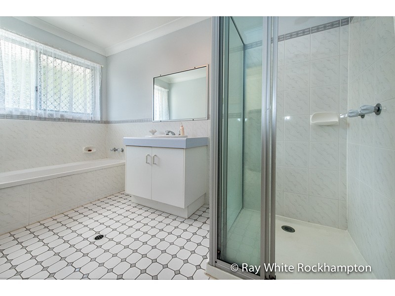 13 Stenlake Avenue, Kawana QLD 4701