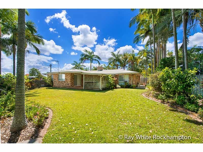 13 Stenlake Avenue, Kawana QLD 4701