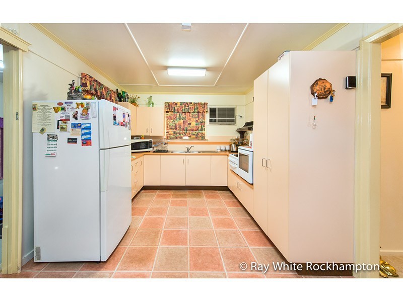 79 Main Street, Park Avenue QLD 4701