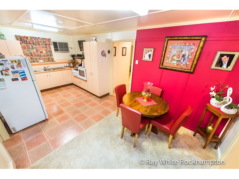 79 Main Street, Park Avenue QLD 4701