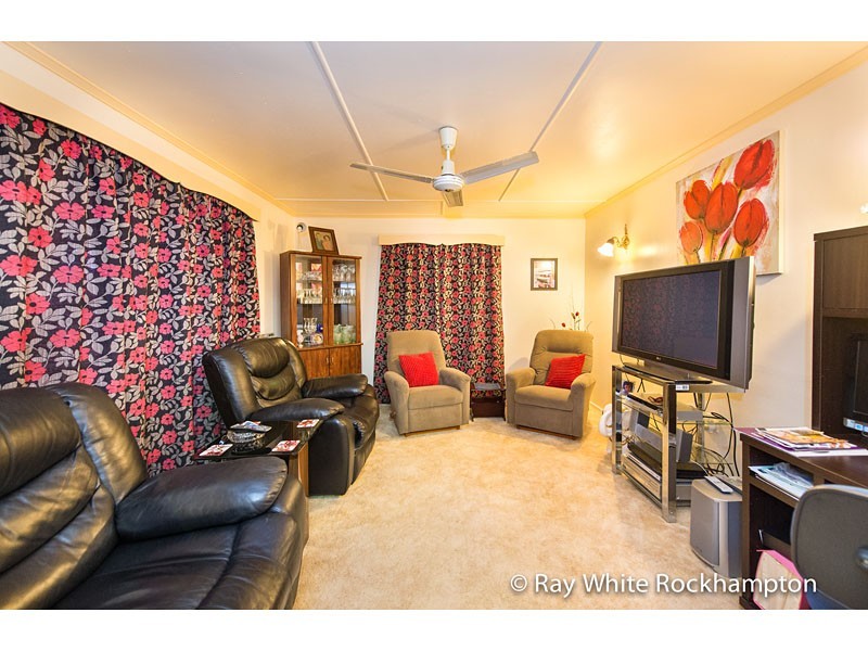 79 Main Street, Park Avenue QLD 4701