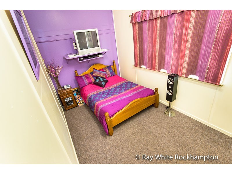 79 Main Street, Park Avenue QLD 4701