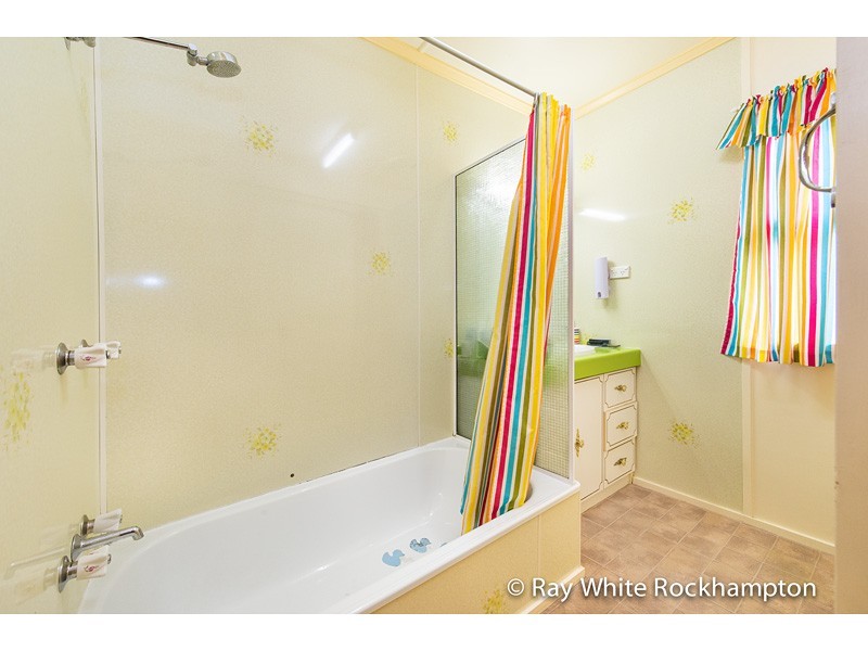 79 Main Street, Park Avenue QLD 4701