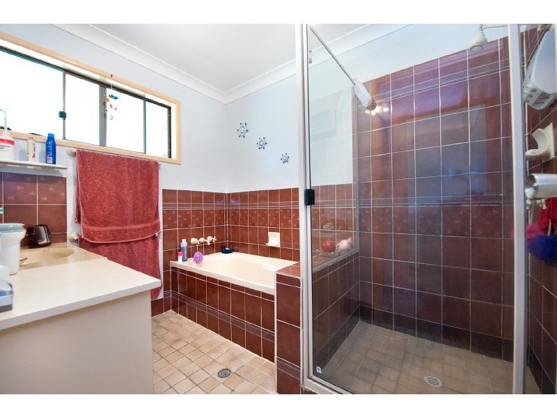 1073 Belmont Road, Glendale QLD 4711
