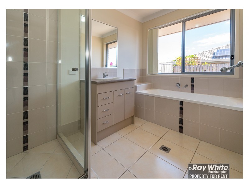 18 Leichhardt Drive, Gracemere QLD 4702