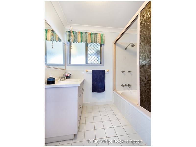 12 Schirmer Close, Gracemere QLD 4702