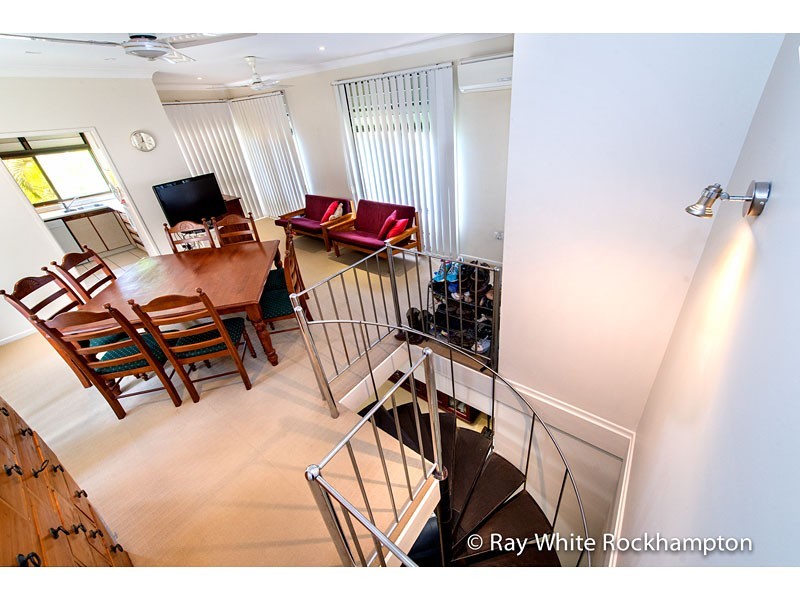 2/34 Wentworth Terrace, The Range QLD 4700