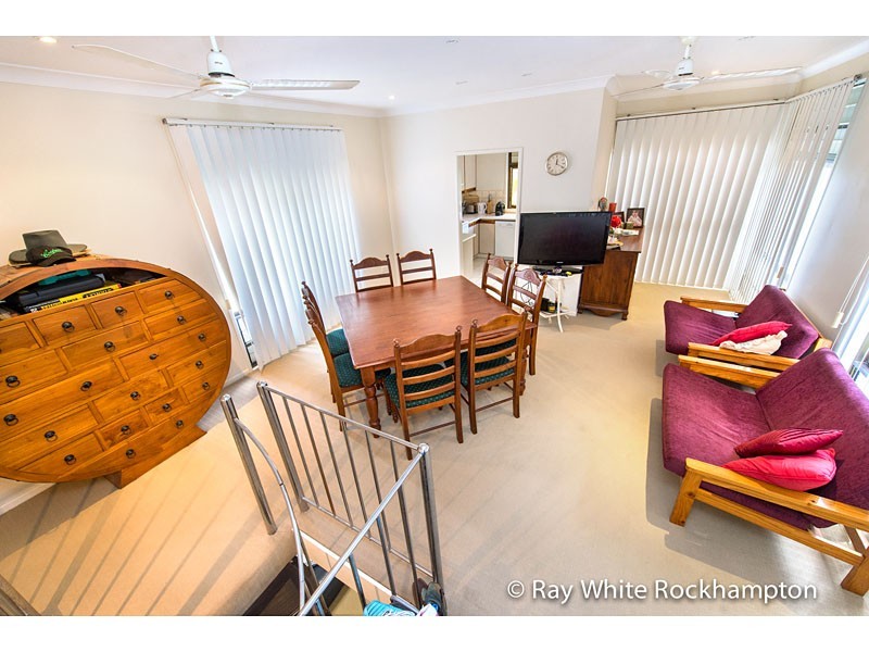 2/34 Wentworth Terrace, The Range QLD 4700