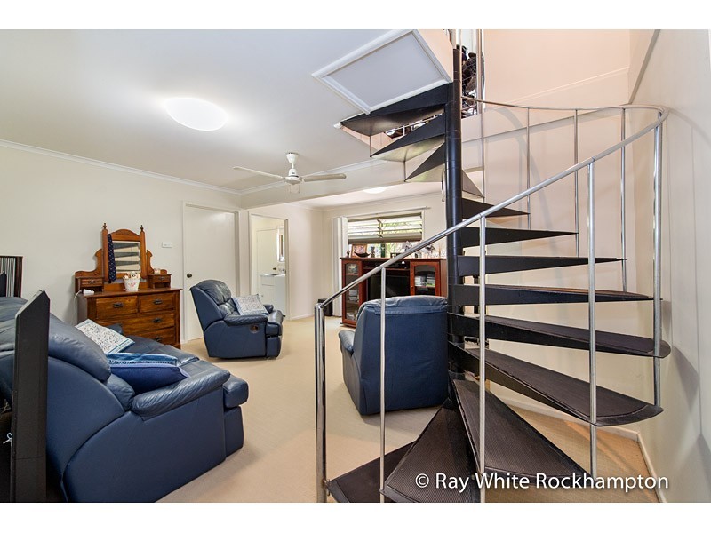 2/34 Wentworth Terrace, The Range QLD 4700