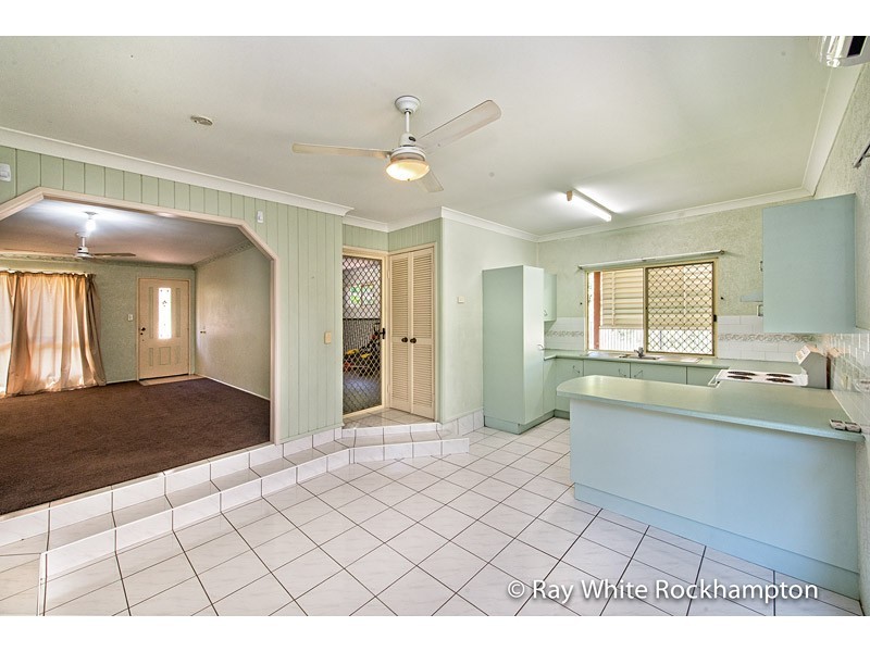 1 Casuarina Court, Kawana QLD 4701