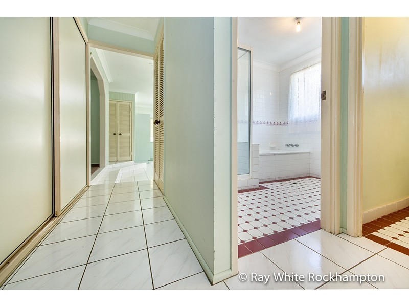 1 Casuarina Court, Kawana QLD 4701