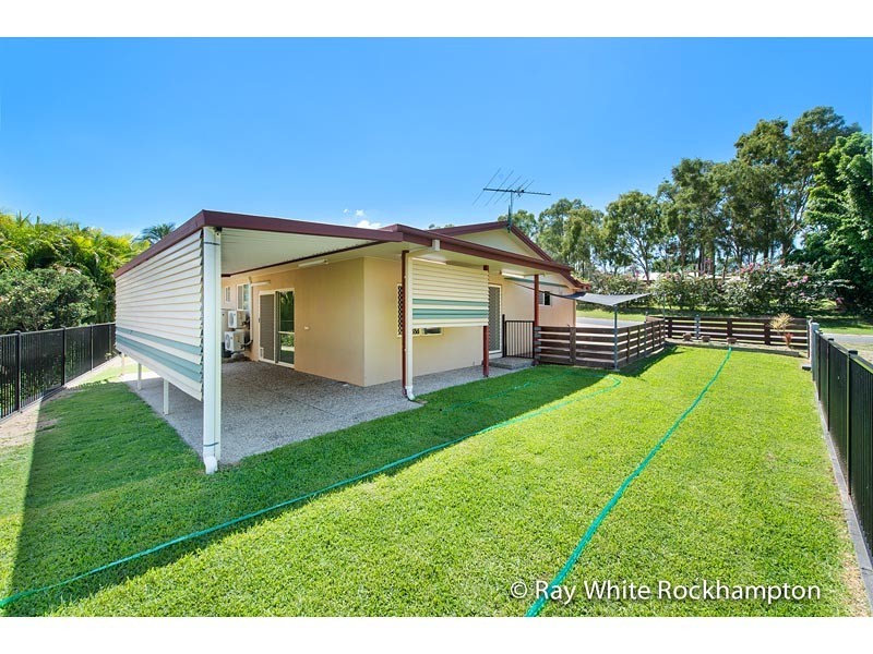 1 Casuarina Court, Kawana QLD 4701