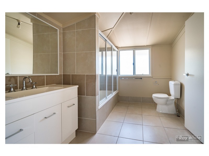 64 Main Street, Park Avenue QLD 4701