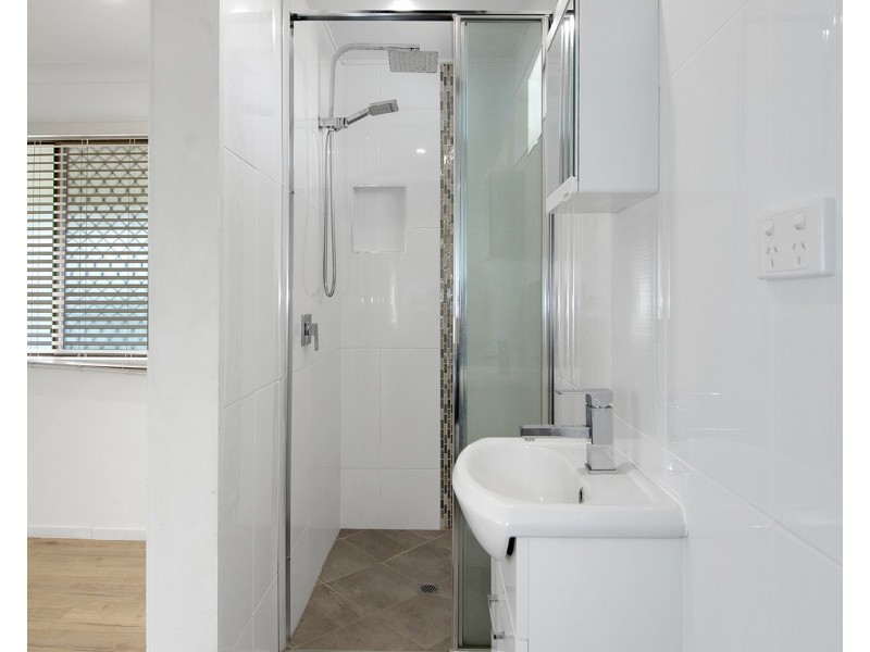 17 Hardy Avenue, Park Avenue QLD 4701