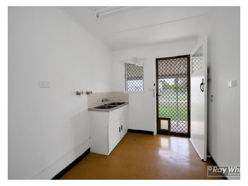 17 Hardy Avenue, Park Avenue QLD 4701