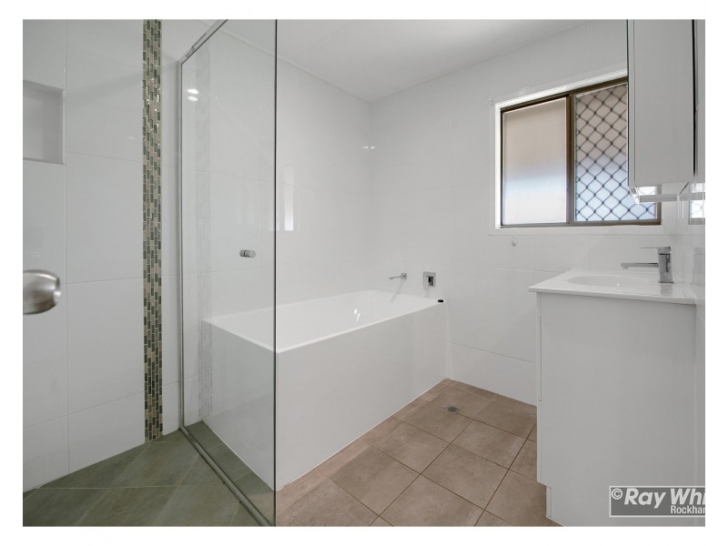 17 Hardy Avenue, Park Avenue QLD 4701