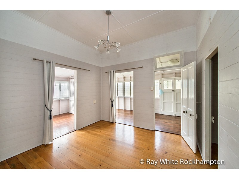 10 Bank Street, Park Avenue QLD 4701