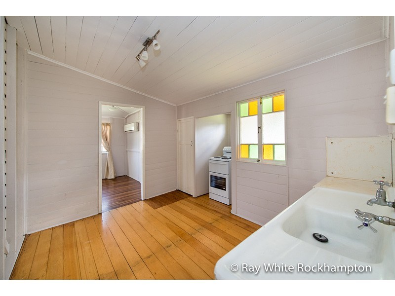 10 Bank Street, Park Avenue QLD 4701