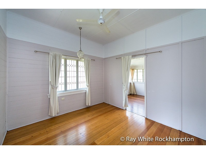 10 Bank Street, Park Avenue QLD 4701