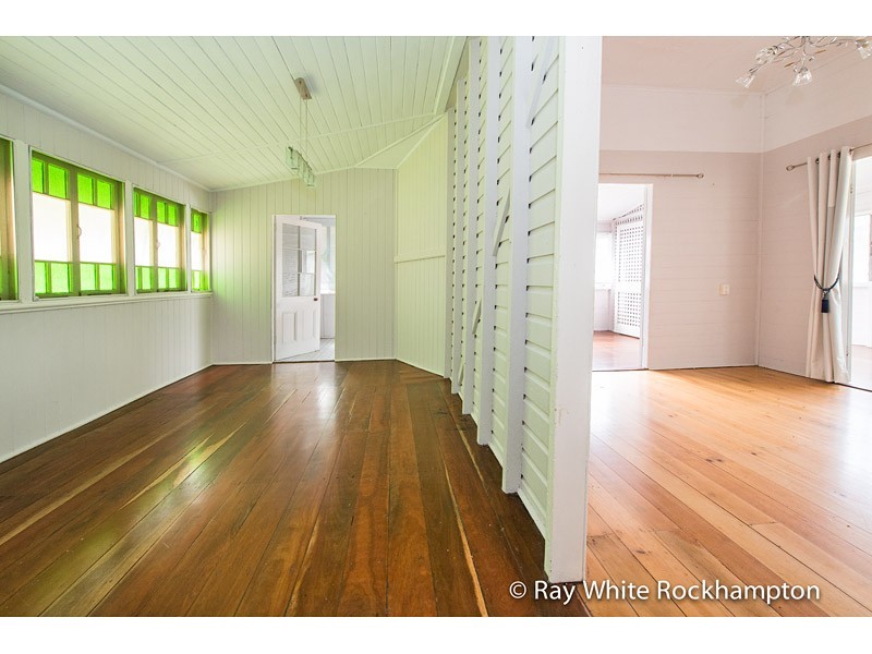 10 Bank Street, Park Avenue QLD 4701