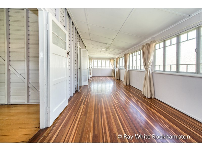 10 Bank Street, Park Avenue QLD 4701