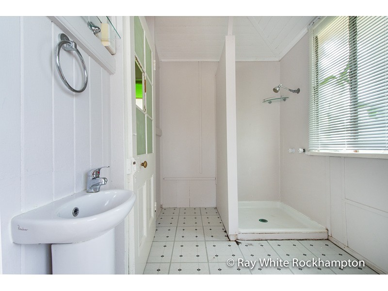 10 Bank Street, Park Avenue QLD 4701