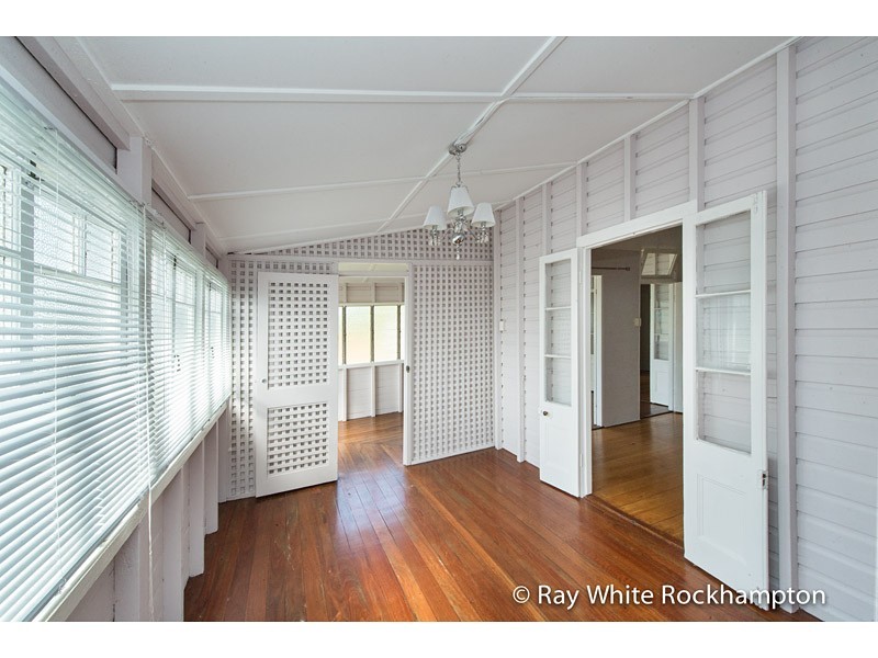 10 Bank Street, Park Avenue QLD 4701