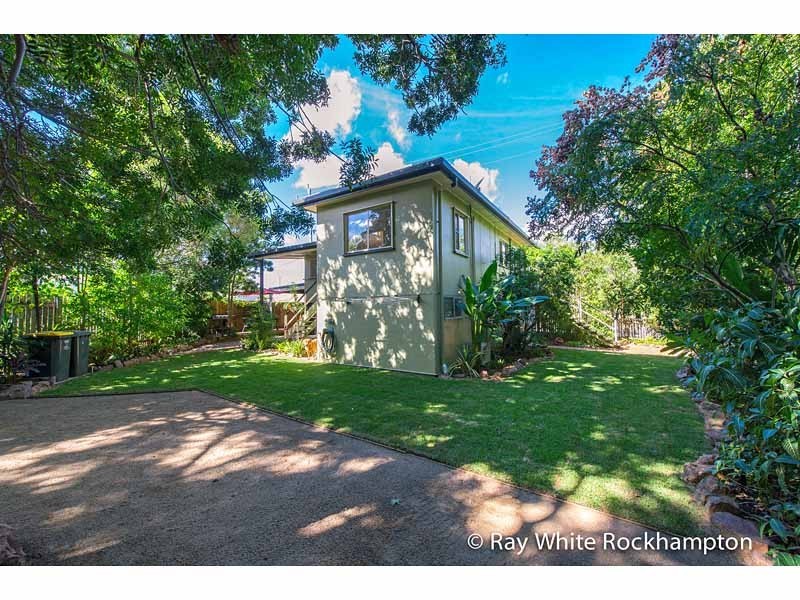 100 Park Street, Park Avenue QLD 4701