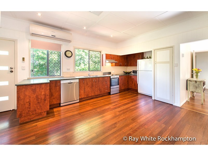 100 Park Street, Park Avenue QLD 4701