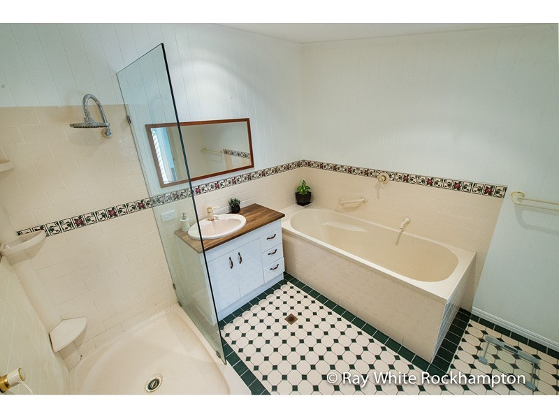 100 Park Street, Park Avenue QLD 4701