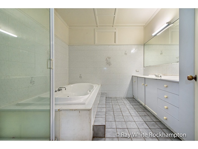 40 Lauga Street, Park Avenue QLD 4701