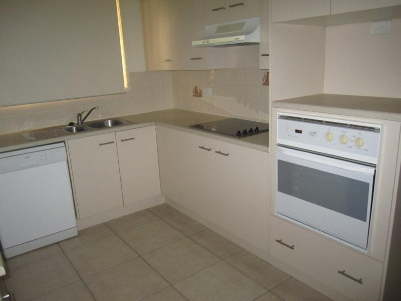 2/76 Carara Drive, Kawana QLD 4701