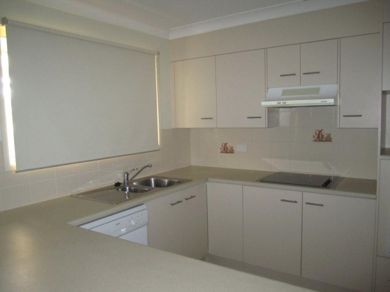 2/76 Carara Drive, Kawana QLD 4701