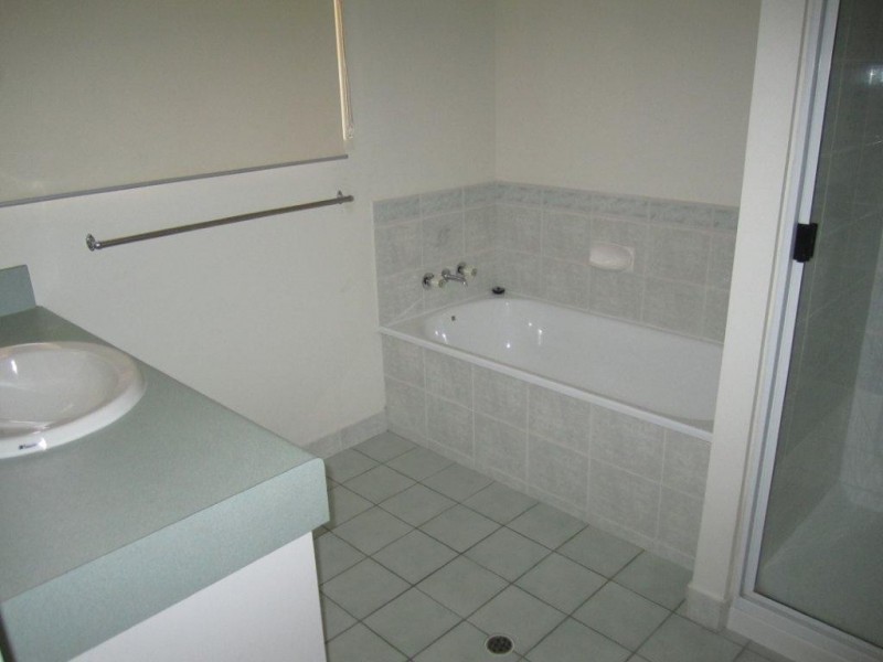 2/76 Carara Drive, Kawana QLD 4701