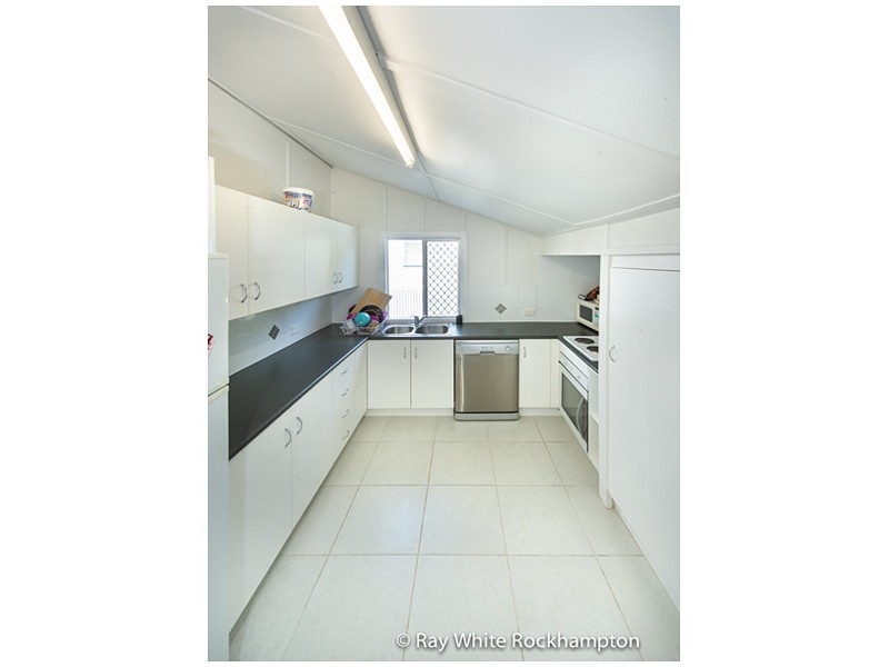 27 Ellis Street, Berserker QLD 4701