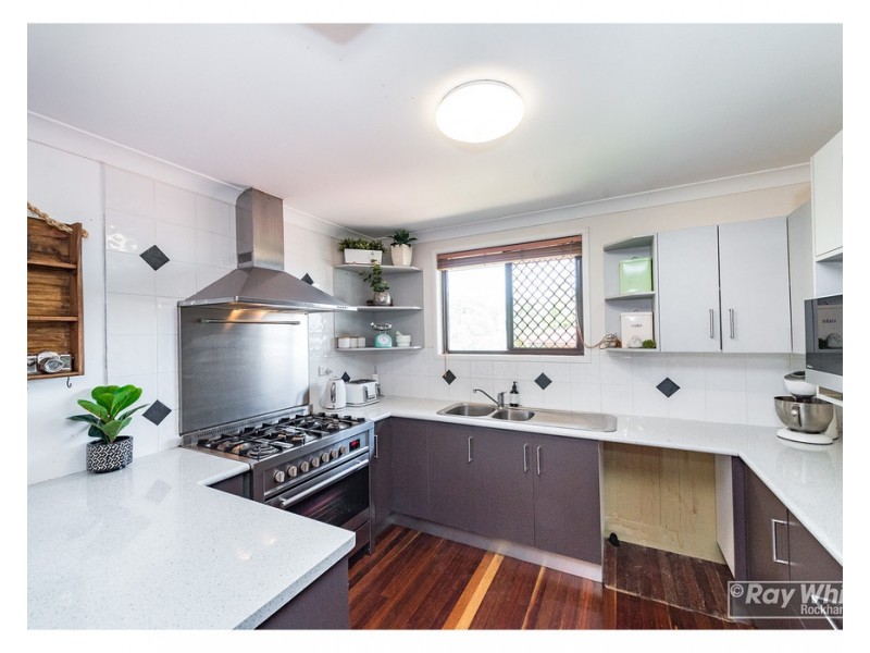 15 Sunrise Crescent, Gracemere QLD 4702