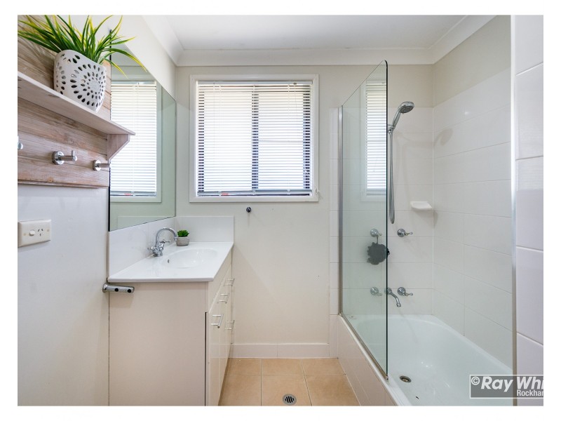 15 Sunrise Crescent, Gracemere QLD 4702