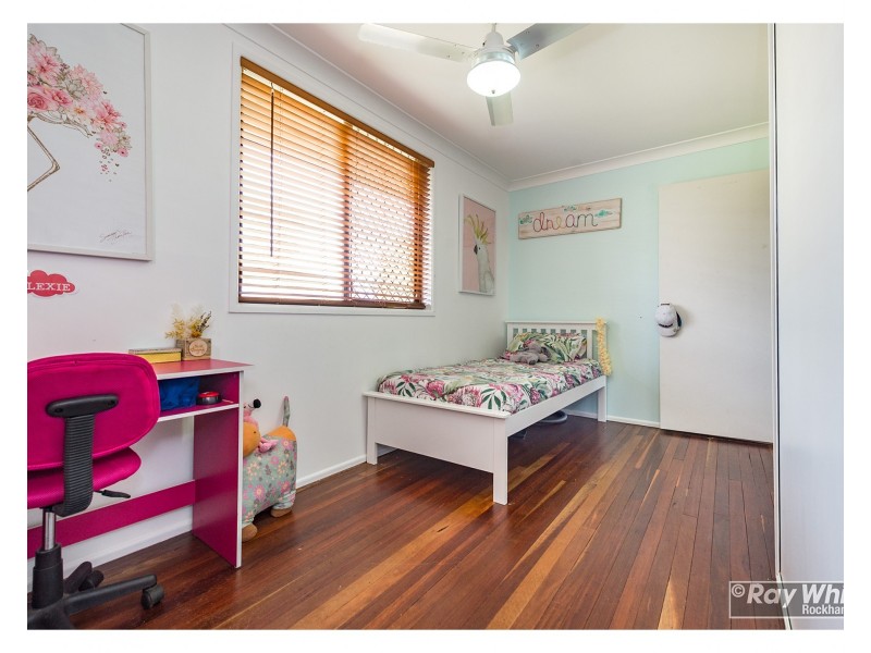 15 Sunrise Crescent, Gracemere QLD 4702