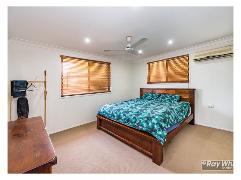 15 Sunrise Crescent, Gracemere QLD 4702