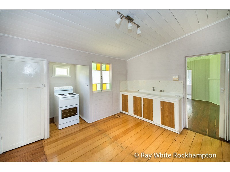 10 Bank Street, Park Avenue QLD 4701