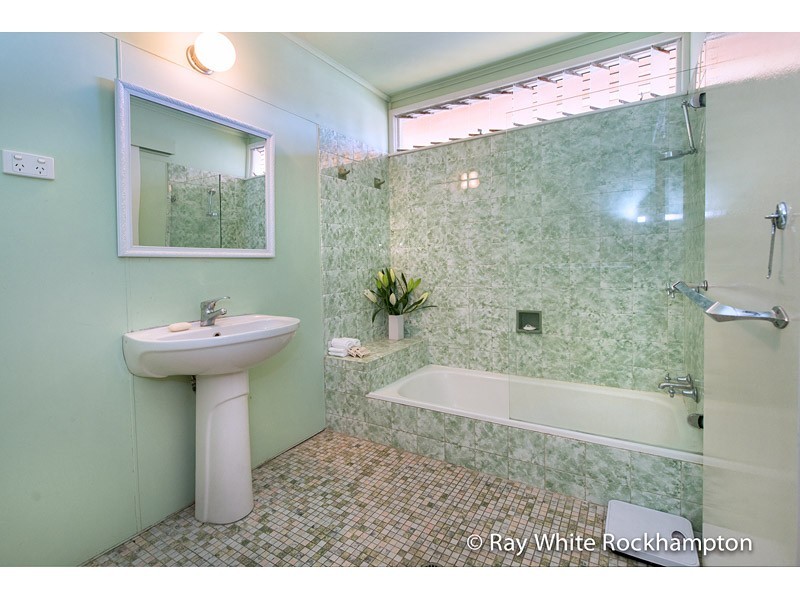 12 Agnes Street, The Range QLD 4700