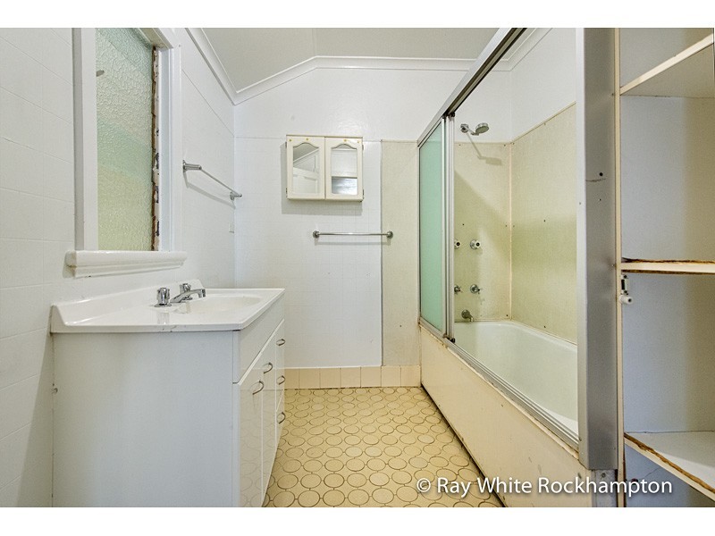 16 Armstrong Street, Berserker QLD 4701