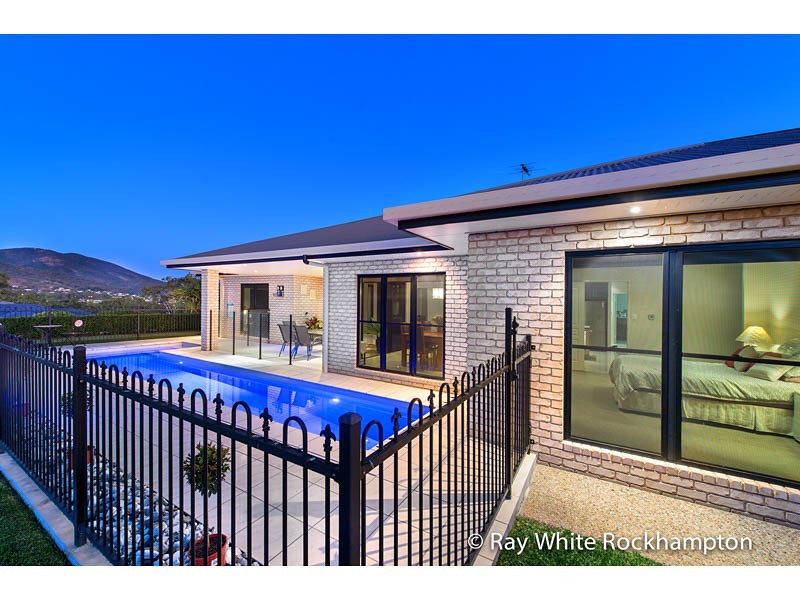 1 Connemara Drive, Kawana QLD 4701