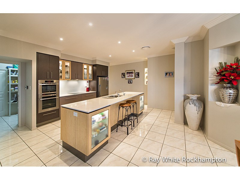 1 Connemara Drive, Kawana QLD 4701