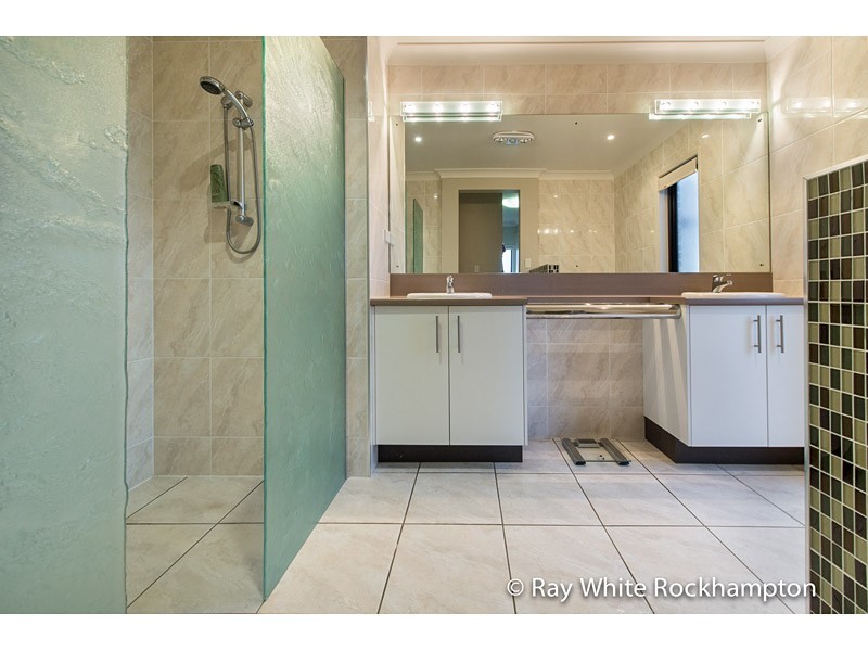 1 Connemara Drive, Kawana QLD 4701